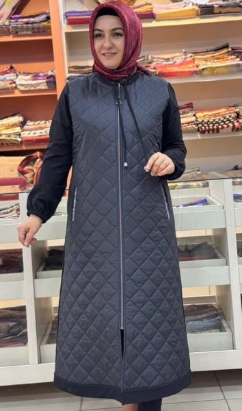 Cepleri Sim Detaylı Kapitone Kap Siyah/41660