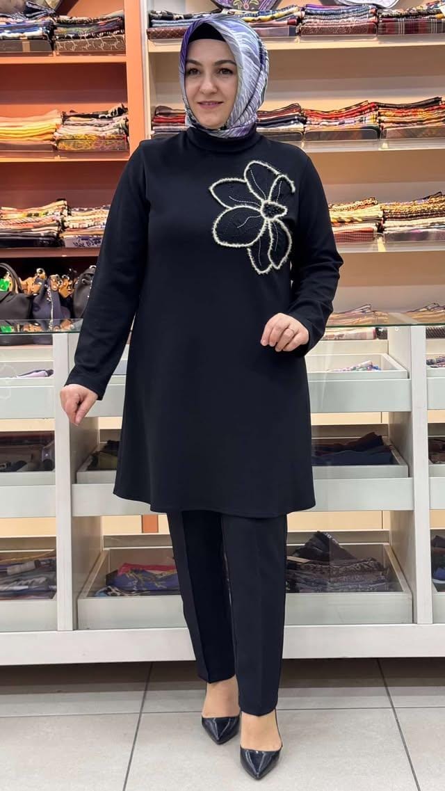 Haya - Çiçek Nakışlı Degaje Yaka Tunik Siyah/1625