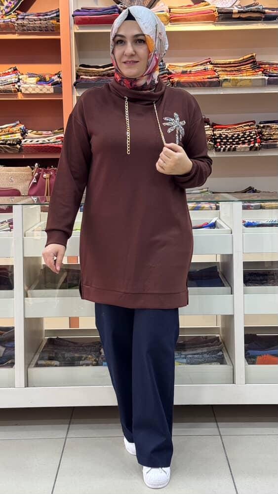 Güner Moda - Degaje Yaka Çiçek Ve Zincir Detaylı Tunik Kahve/1856