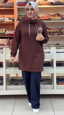 Güner Moda - Degaje Yaka Çiçek Ve Zincir Detaylı Tunik Kahve/1856