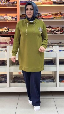 Güner Moda - Degaje Yaka Çiçek Ve Zincir Detaylı Tunik Yeşil/1856