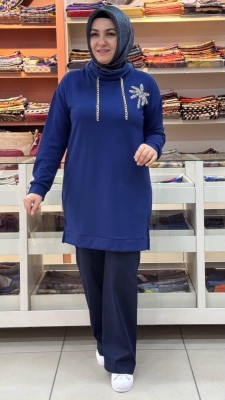 Güner Moda - Degaje Yaka Çiçek Ve Zincir Detaylı Tunik İndigo/1856