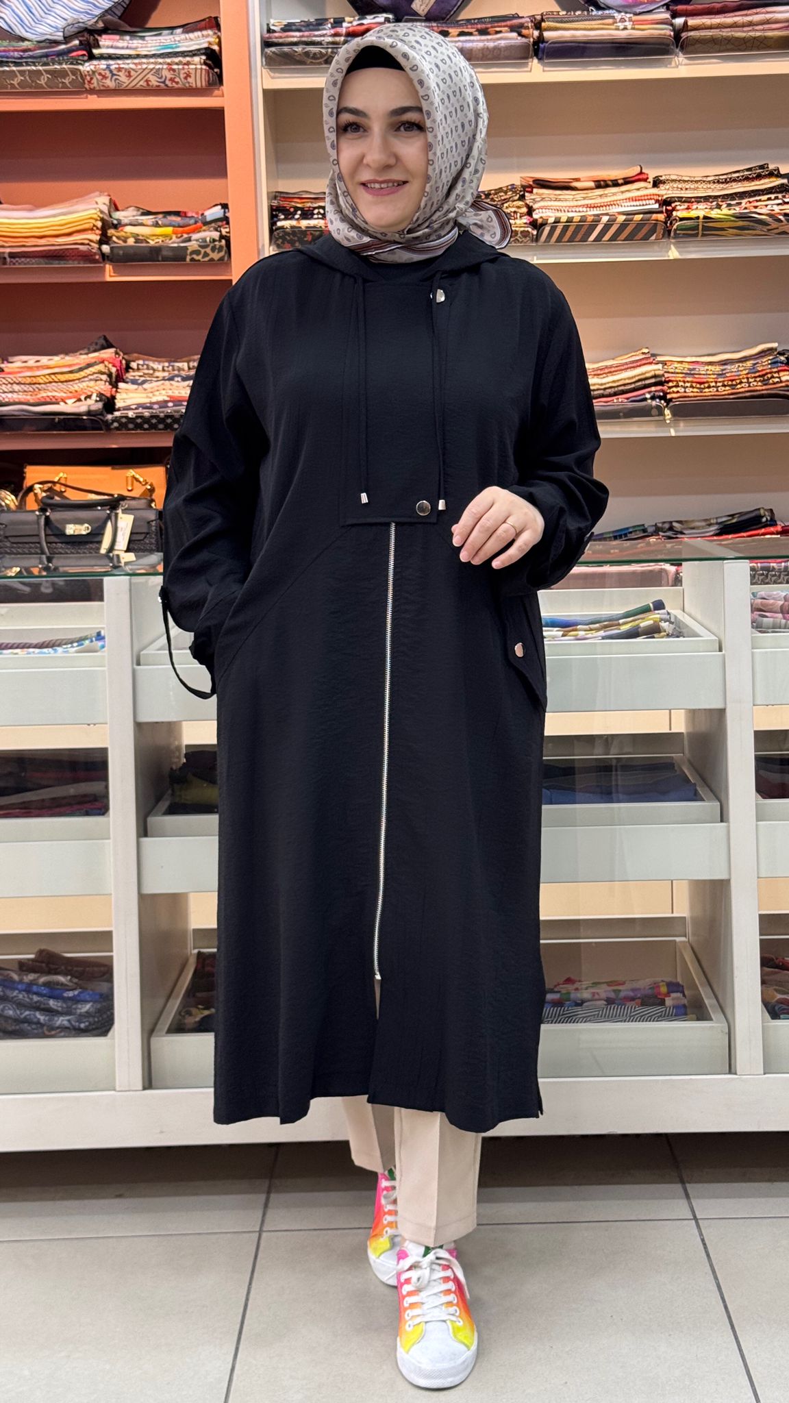 Puane - Kapşonlu Fermuarlı Çıt Çıt Detaylı Kap Siyah/15254