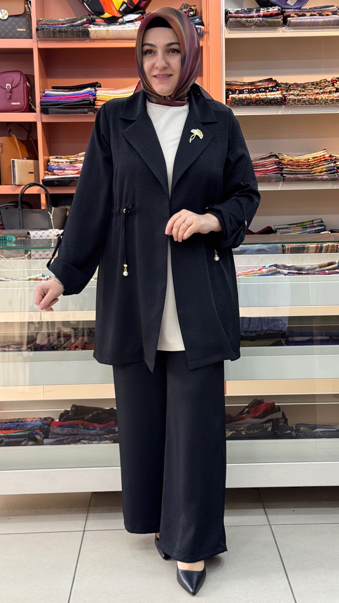 Morİpek - Kruvaze Yaka Belden Büzgülü Broşlu Takım Siyah/2602