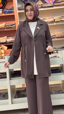 Kruvaze Yaka Belden Büzgülü Broşlu Takım Kahverengi/2602 - Thumbnail