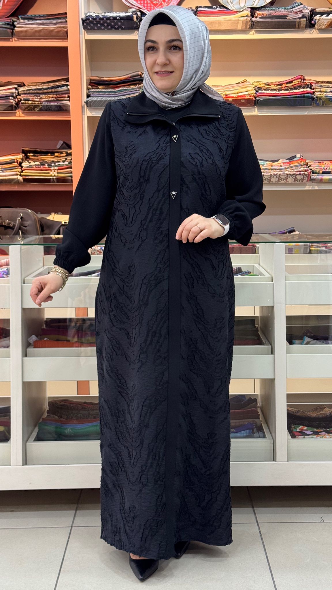 sar moda - Önü Desenli Dik Yaka Ferace Siyah/9009