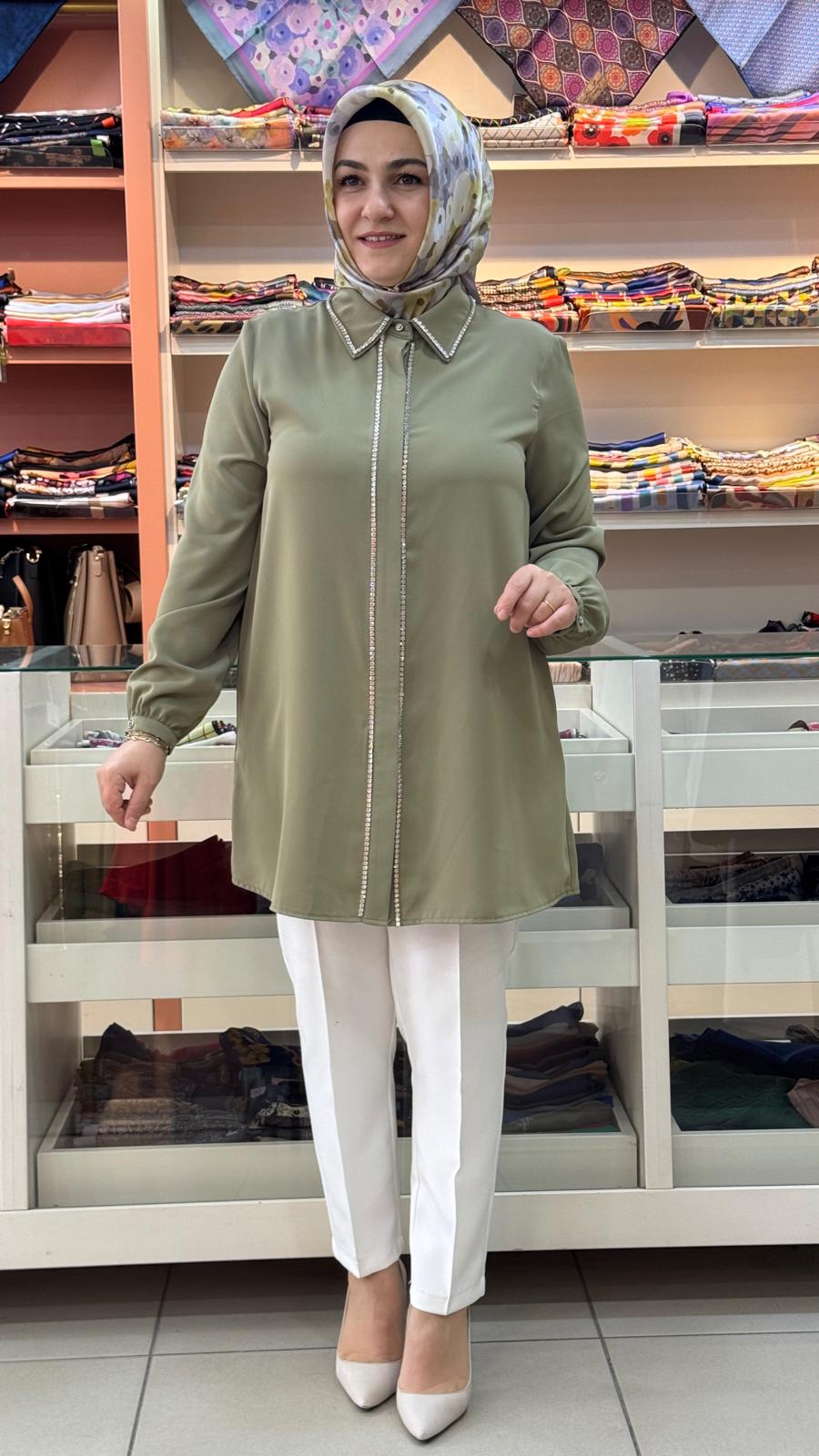 Armine Trend - Yakası Ve Önü Taş Detaylı Tunik Haki/25301