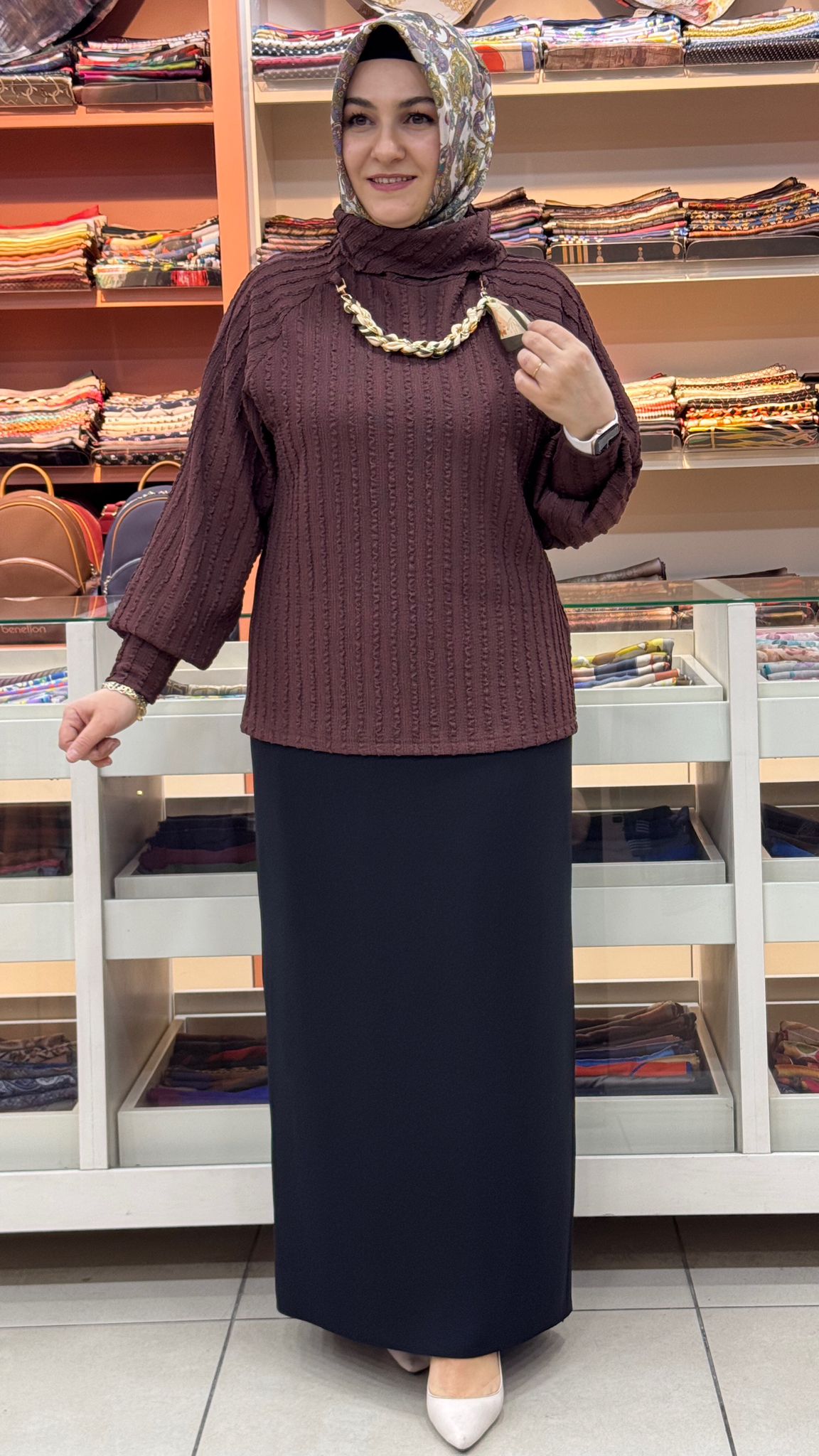 Bwest - Zincir Ve Flar Detaylı Bluz Kahverengi / 71418